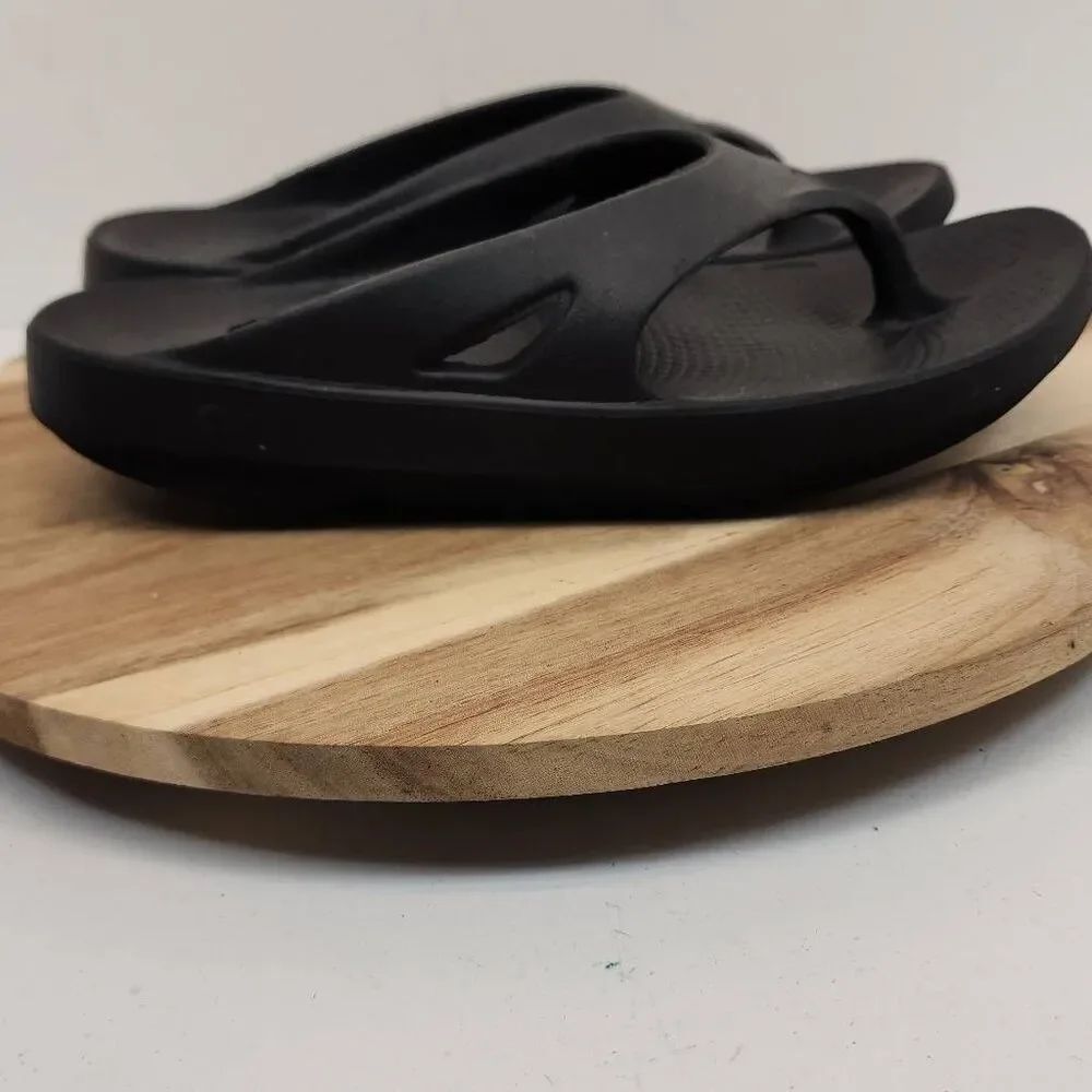 OOFOS OOriginal recovery sandals Women's Size 8